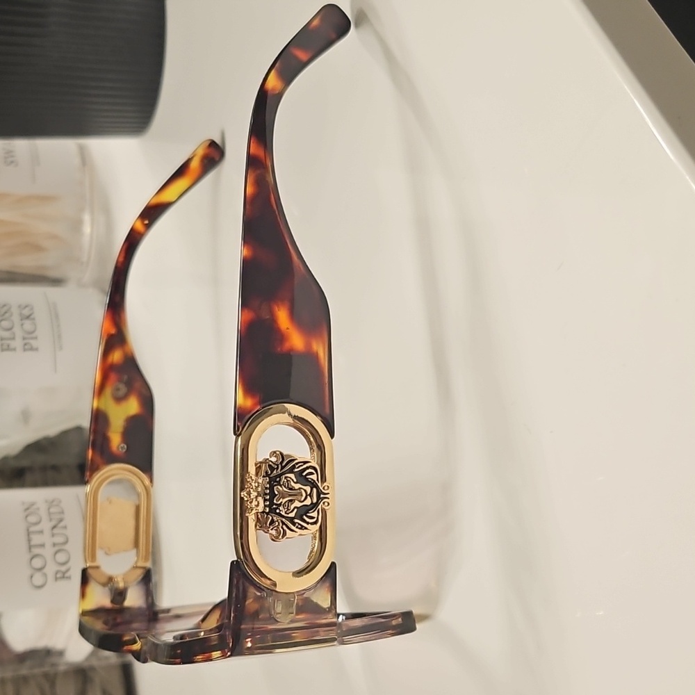 Tortoise Shell Sunglasses - Picture 4 of 4